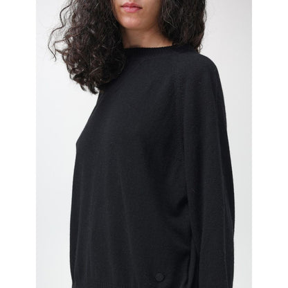 Sweatshirt by Woolrich for women in cashmere black showcases a slouchy chic silhouette, artfully detailed with a slouchy chic and for a slouchy chic finish.