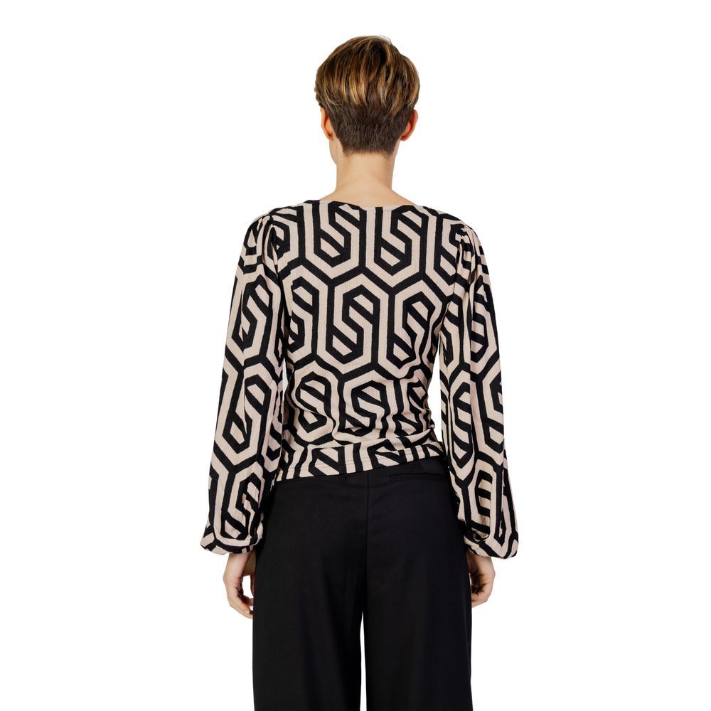 Blouse by Jacqueline De Yong for women in stretch polyester beige & patterned presents a discerning silhouette, showcasing a sophisticated and for a truly discerning finish.