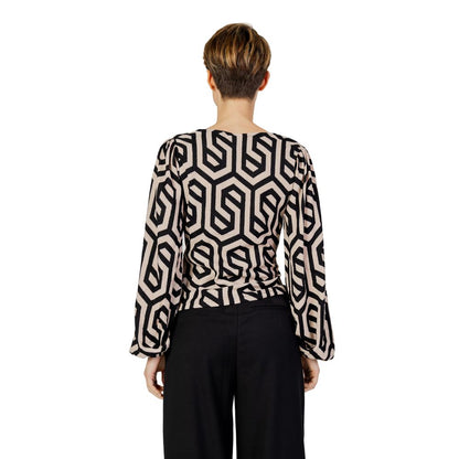 Blouse by Jacqueline De Yong for women in stretch polyester beige & patterned presents a discerning silhouette, showcasing a sophisticated and for a truly discerning finish.