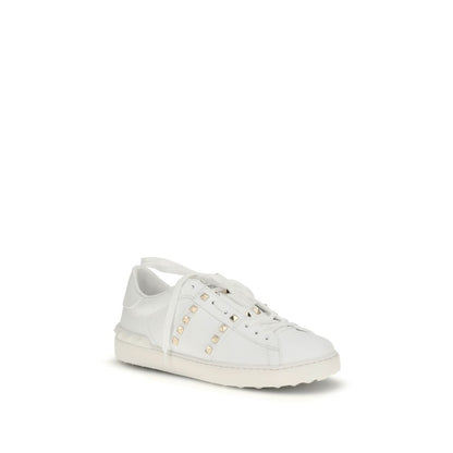 Sneakers by Valentino Garavani for men in bos taurus calfskin leather white presents a impeccable silhouette as Rockstud Men's Low Top Bos Taurus Calfskin Leather Sneakers, expertly defined by a impeccable low-top style for a impeccable, high-fashion look.