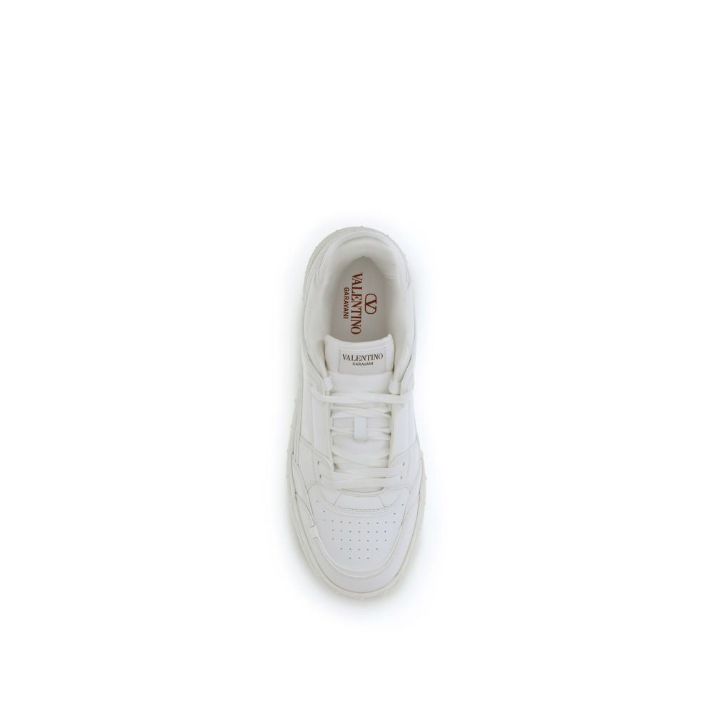 Sneakers by Valentino Garavani for men in bos taurus calf leather white features an timeless silhouette from the Men's Low Top Bos Taurus Calf Leather Sneakers collection, showcasing a signature low-top style with an timeless finish.