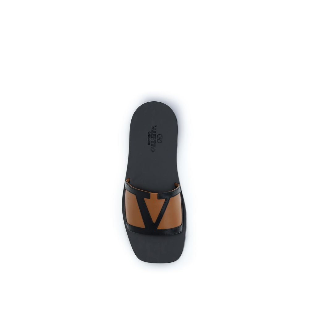 Flat Slider Sandals by Valentino Garavani for men in bos taurus calf leather and black & signature presents a captivating silhouette, showcasing the signature style of the Viva Superstar V Logo Men's Bos Taurus Calf Leather Flat Slider Sandals with a captivating flat and captivating .