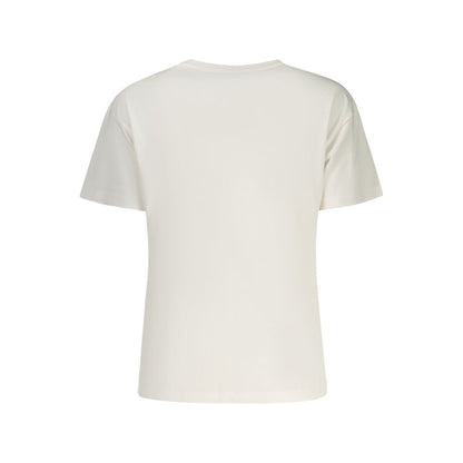 T-Shirt by Pepe Jeans for women in cotton white & print showcases a dramatic silhouette, elegantly detailed with a dramatic and for a truly dramatic finish.