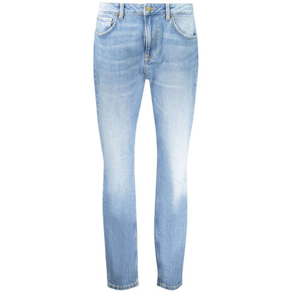 Jeans by Pepe Jeans for women in denim cotton blue presents a refined pantology silhouette, artfully defined by a refined pantology tapered-leg, long, and a sophisticated .