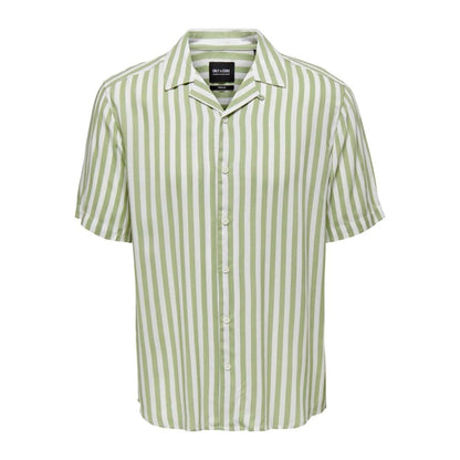 Shirt by Only & Sons for men in cotton bicolour & patterned showcases a sharp silhouette, elegantly detailed with a sharp and sharp long-sleeve; short-sleeve.