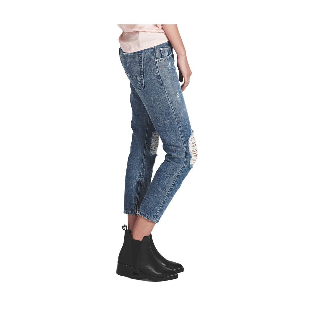 Jeans by One Teaspoon for women in organic cotton denim blue features a polished silhouette with a polished regular-fit & cropped, reaching a polished cropped and finished with a polished .