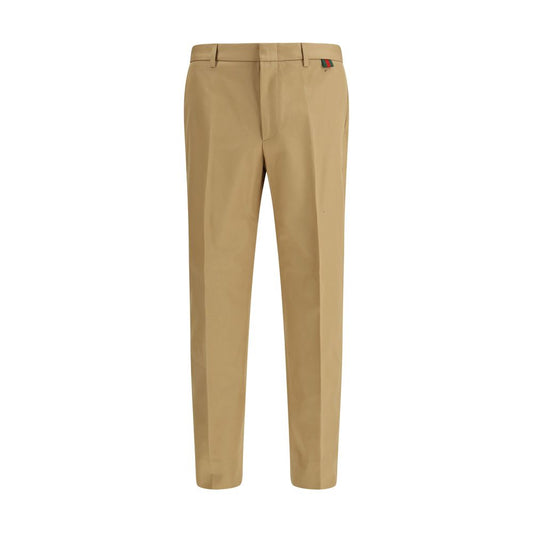 Trousers by Gucci for men in cotton beige presents a perennial silhouette, meticulously tailored with a regular-fit cut, long finish, and an elegant .