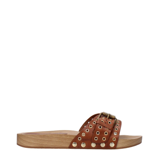 Flat Clogs Slippers by Isabel Marant for women in leather & rubber brown features an timeless Women's Leather & Rubber Flat Clogs Slippers aesthetic, defined by a flat and a refined open toe style.