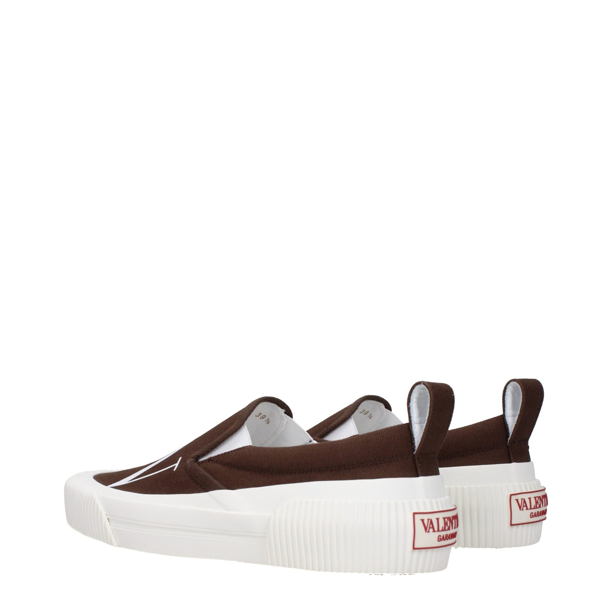 This Flat Loafer Slip-On Shoes by Valentino Garavani for men in rubber & fabric brown features an exquisite silhouette from the Men's Rubber & Fabric Flat Loafer Slip-On Shoes collection, defined by a sophisticated flat and elegant round toe style.