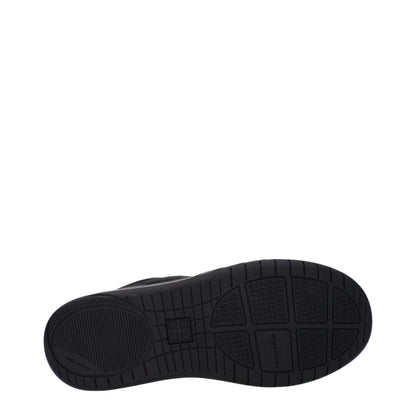 Sneakers by Givenchy for men in rubber & fabric black features an fashionable silhouette, showcasing the premium Men's Low Top Rubber & Fabric Sneakers in a fashionable low-top style that offers a fashionable finish for refined style.