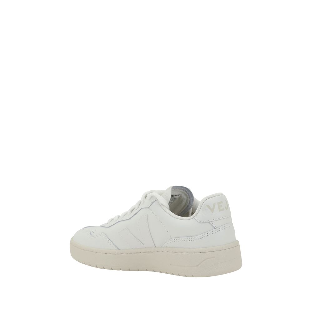 Sneakers by Veja for women in leather white presents a impeccable silhouette as Women's Low Top Leather Sneakers, expertly defined by a impeccable low-top style for a impeccable, high-fashion look.