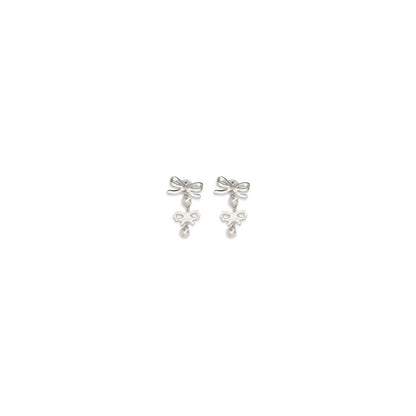 Earrings by Self-Portrait for women in bos taurus calf suede leather pearl & silver showcases a captivating silhouette, featuring an captivating from the Women's Silver Brass & Pearls Earrings collection for a captivating finish.