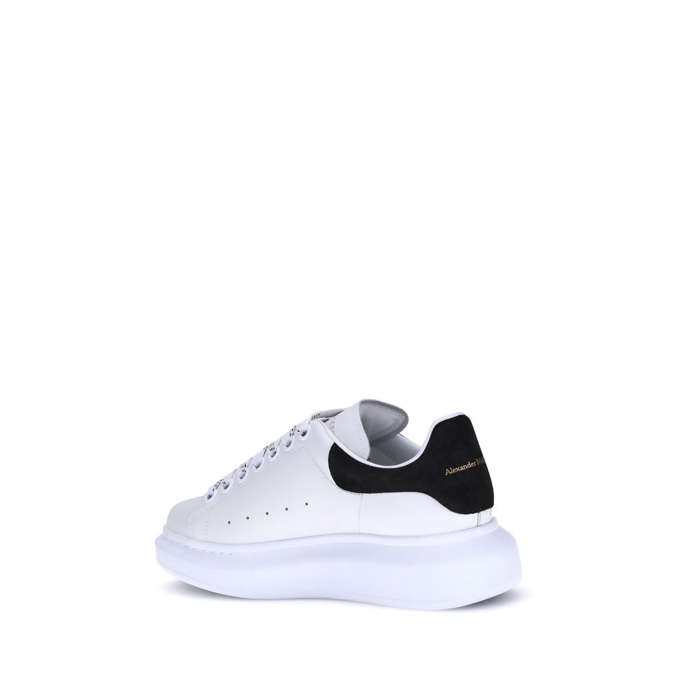Sneakers by Alexander McQueen for women in bos taurus calf leather white presents a sumptuous silhouette, artfully capturing the essence of the Women's Fashion Bos Taurus Calf Leather Sneakers with its sumptuous fashion style design.