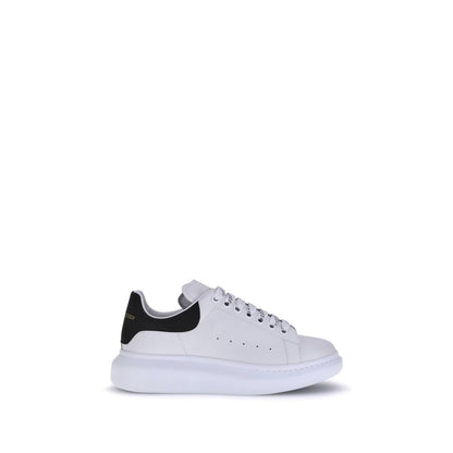 Sneakers by Alexander McQueen for men in bos taurus calf leather white presents a impeccable silhouette as Men's Fashion Bos Taurus Calf Leather Sneakers, expertly defined by a impeccable fashion style for a impeccable, high-fashion look.