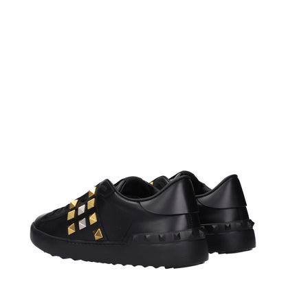 Sneakers by Valentino Garavani for men in leather black features a chic design, perfectly showcasing the chic fashion style of this Men's Fashion Leather Sneakers.