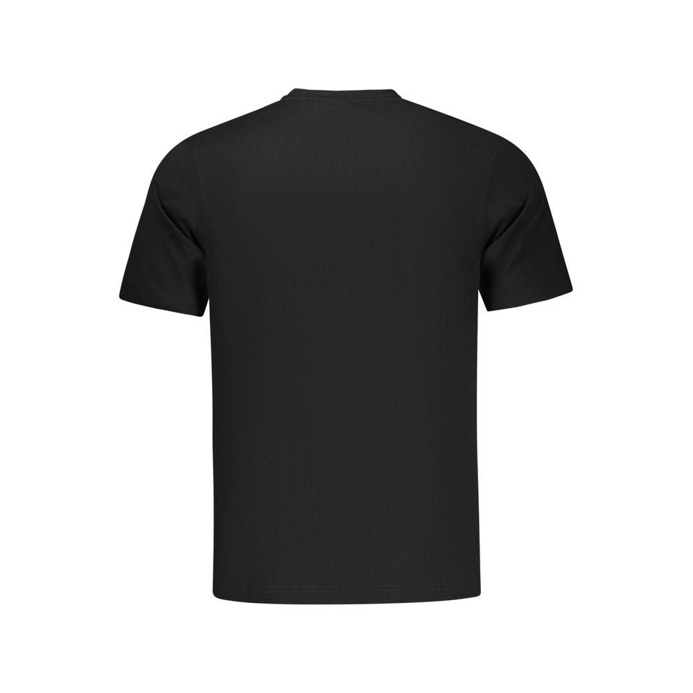 T-Shirt by North Sails for men in cotton black & print features an on trend silhouette, perfectly showcasing a on trend and crew neckline for an elevated aesthetic.