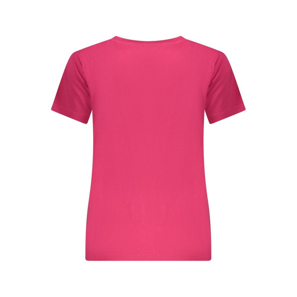 T-Shirt by Pepe Jeans for women in cotton red & print showcases a dramatic silhouette, elegantly detailed with a dramatic and for a truly dramatic finish.