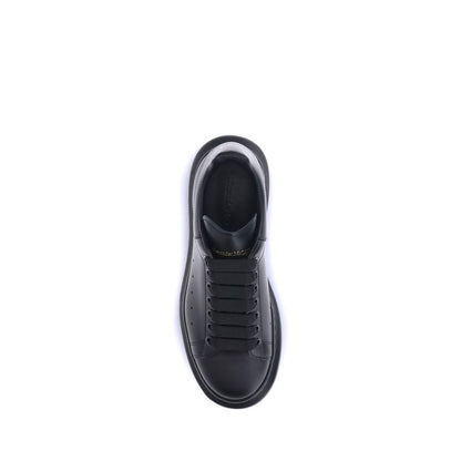 Sneakers by Alexander McQueen for men in bos taurus calf leather black features an timeless silhouette from the Men's Fashion Bos Taurus Calf Leather Sneakers collection, showcasing a signature fashion style with an timeless finish.