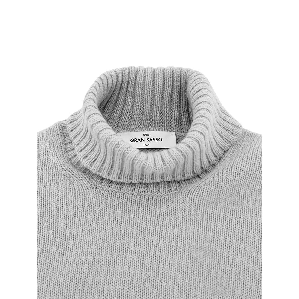 Sweater by Gran Sasso for men in wool gray features an polished silhouette, showcasing refined and a sophisticated turtle neckline for a truly polished finish.