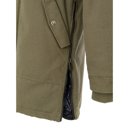 This Hooded Parka by Moose Knuckles for men in nylon cotton & sherpa fur green presents a enveloping silhouette, meticulously detailed with pockets & hooded and a enveloping hooded neckline.