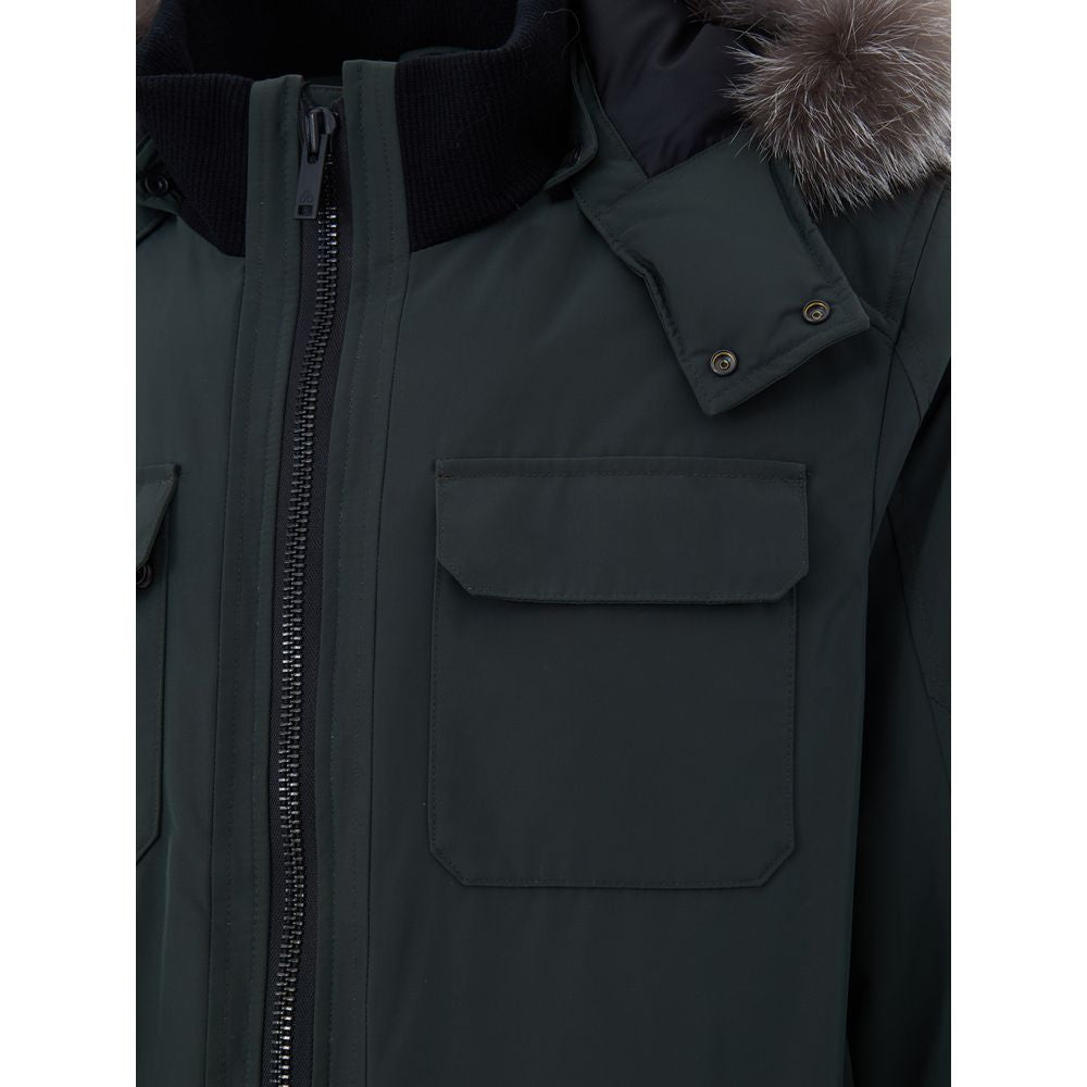 This Hooded Parka by Moose Knuckles for men in cotton nylon & fox fur green presents a utilitarian silhouette, meticulously detailed with pockets, hooded & insulated and a utilitarian hooded neckline for a sophisticated, weather-ready look.