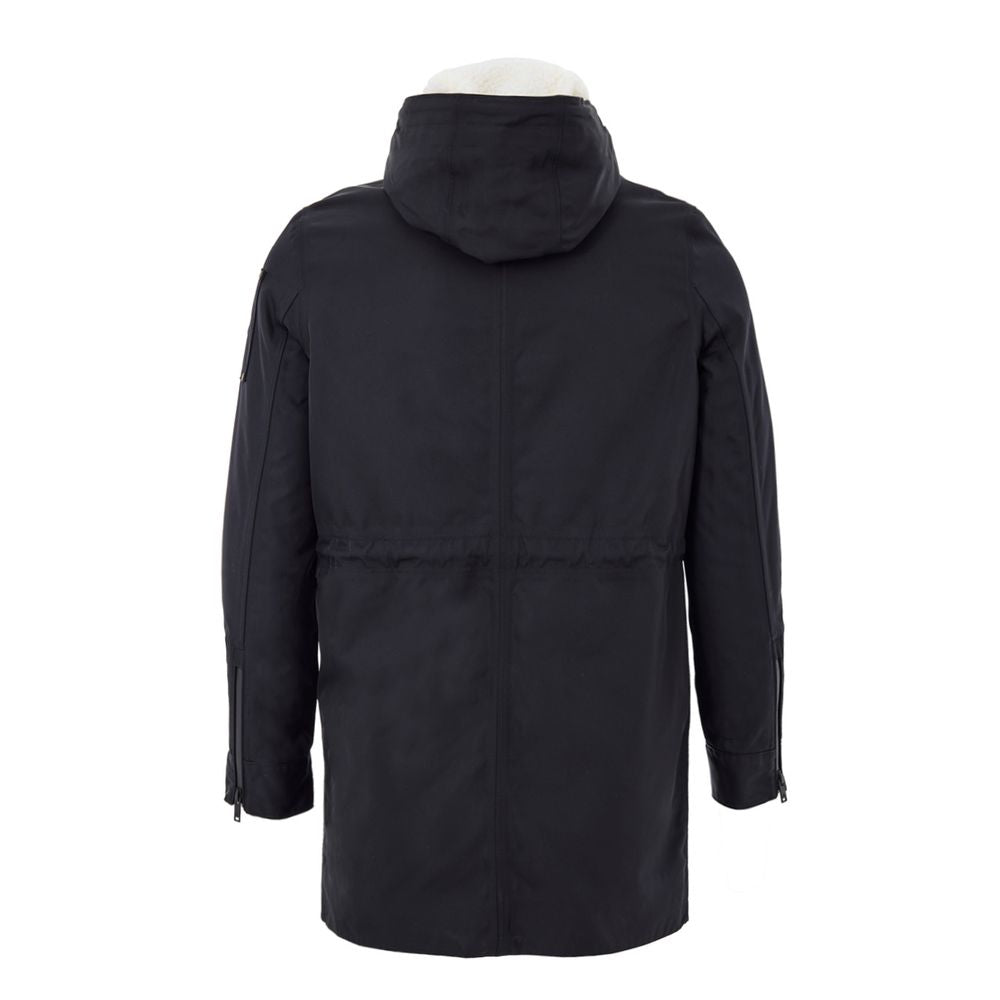 This Hooded Parka by Moose Knuckles for women in sheep leather nylon cotton & fur blue presents a enveloping silhouette, meticulously detailed with pockets & hooded and a enveloping hooded neckline.