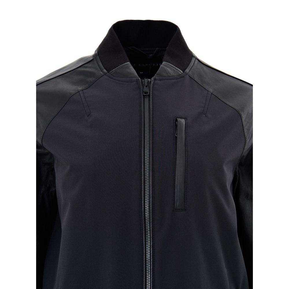 This Parka by Moose Knuckles for women in cotton nylon & leather black presents a utilitarian silhouette, meticulously detailed with lightweight & pockets and a utilitarian for a sophisticated, weather-ready look.