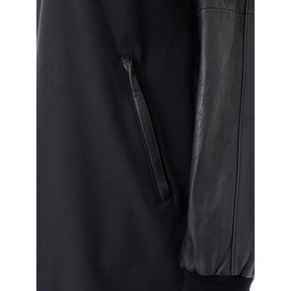 Parka by Moose Knuckles for women in cotton nylon & leather black features a stylish silhouette, meticulously detailed with a sophisticated and functional lightweight & pockets for a stylish finish.