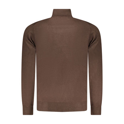 This Sweater by Norway 1963 for men in wool polyester & polyamide brown & signature presents a understated silhouette, featuring a sophisticated turtle neckline and for a understated finish.