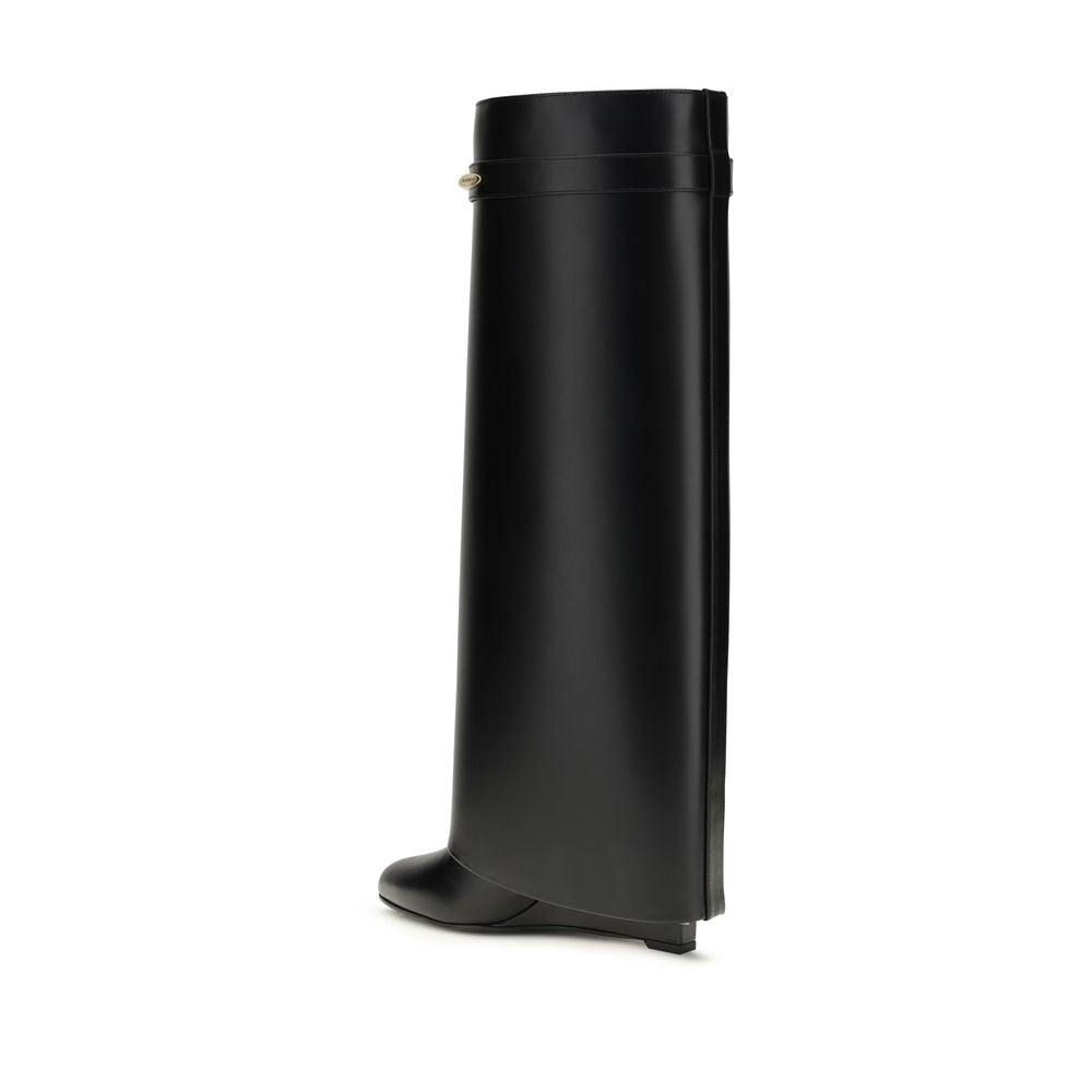 Wedge Boots by Givenchy for women in bos taurus calf leather black & gold features an enchanting design from the Women's Bos Taurus Calf Leather Wedge Boots collection, highlighting a enchanting wedge and pointed toe style for a refined look.