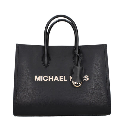 This Handbag by Michael Kors for women in leather and black presents a sculptural silhouette featuring a secure , ample , and versatile adjustable-strap for a sculptural finish.