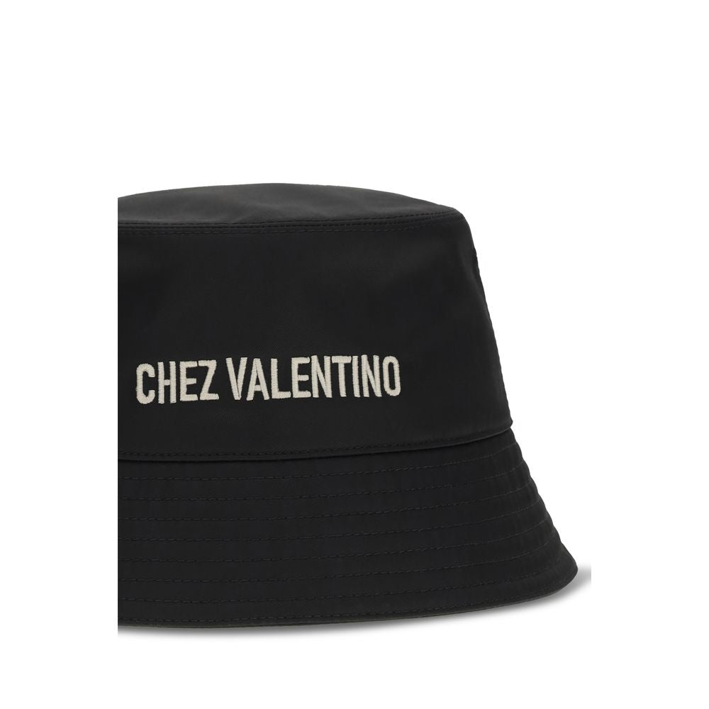 Bucket Hat by Valentino Garavani for men in cotton polyester black showcases a effortlessly chic silhouette, artfully capturing the essence of the effortlessly chic Cotton Polyester Bucket Hat design for a sophisticated look.