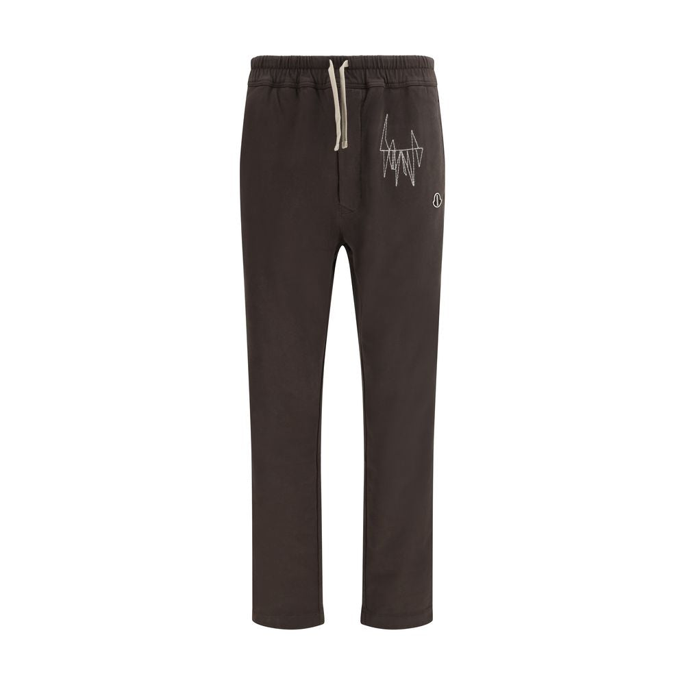 Sweatpants by Moncler x Rick Owens for men in cotton brown features an streamlined design with , highlighting a streamlined athletic & regular-fit and long cut with a comfortable .