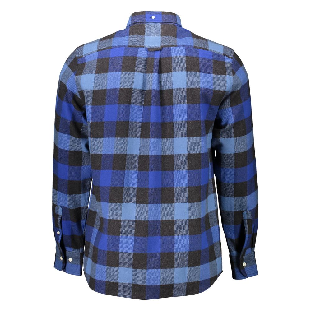 Shirt by Gant for men in cotton blue presents a discerning silhouette, showcasing a sophisticated and for a truly discerning finish.