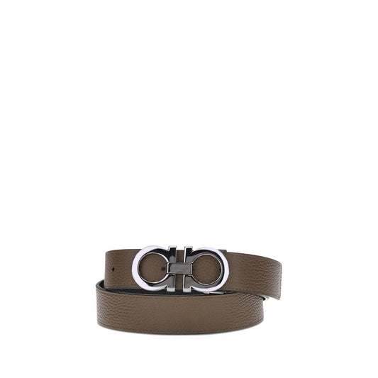 Belt by Ferragamo for men in bos taurus calf grained leather brown features an artisanal silhouette, showcasing the artisanal craftsmanship of the Gancini Bos Taurus Calf Grained Leather Belt collection for a artisanal finish.