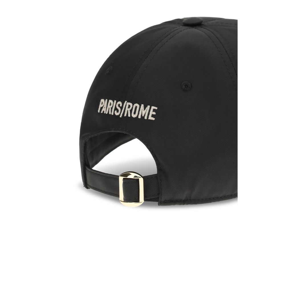 This Baseball Cap by Valentino Garavani for men in cotton black presents a distinguished silhouette, meticulously showcasing the signature aesthetic and high-end profile of the Cotton Baseball Cap.