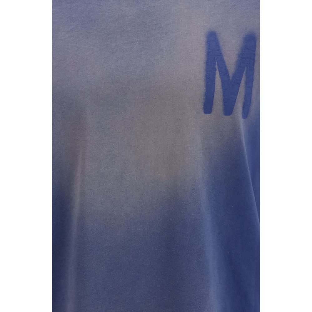 T-Shirt by Moschino for men in organic cotton gradient, blue, signature & print features an edgy silhouette, meticulously detailed with a sophisticated and for a truly edgy finish.