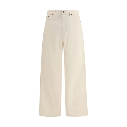 Jeans by Valentino Garavani for men in denim cotton beige & signature features an sophisticated and relaxed-fit & regular-fit with a precise long, creating a sophisticated and sophisticated silhouette.