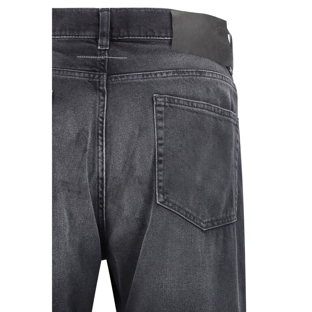 Jeans by MM6 for men in denim cotton black presents a refined pantology silhouette, artfully defined by a refined pantology straight-leg & regular-fit, long, and a sophisticated .