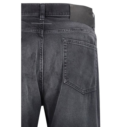 Jeans by MM6 for men in denim cotton black presents a refined pantology silhouette, artfully defined by a refined pantology straight-leg & regular-fit, long, and a sophisticated .