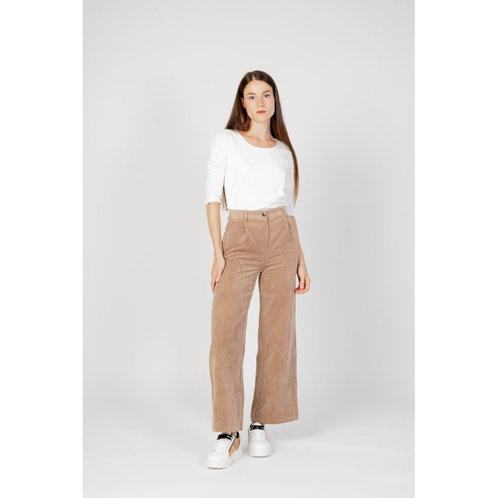 T-Shirt by Street One for women in modal & cotton cream showcases a unassuming silhouette, artfully detailed with a refined round neckline and unassuming for a sophisticated, contemporary look.