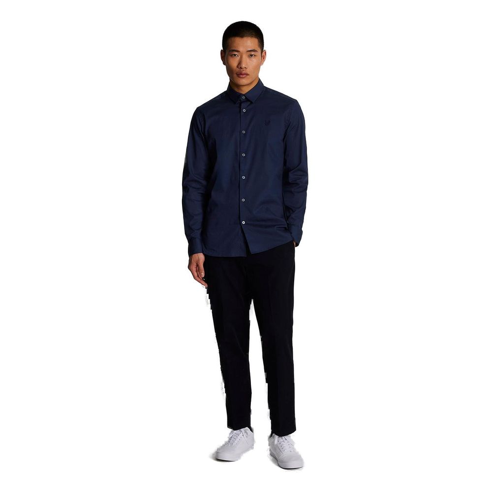 Shirt by Lyle & Scott for men in stretch cotton blue showcases a sleek silhouette, elegantly detailed with a sleek and for a sleek finish.