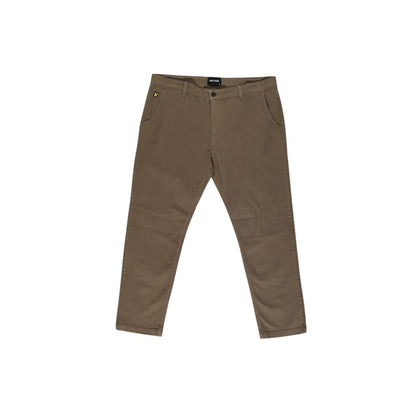Trousers by Lyle & Scott for men in stretch cotton beige features a sculptural silhouette, showcasing a sculptural regular-fit and long with a sophisticated for a sculptural finish.