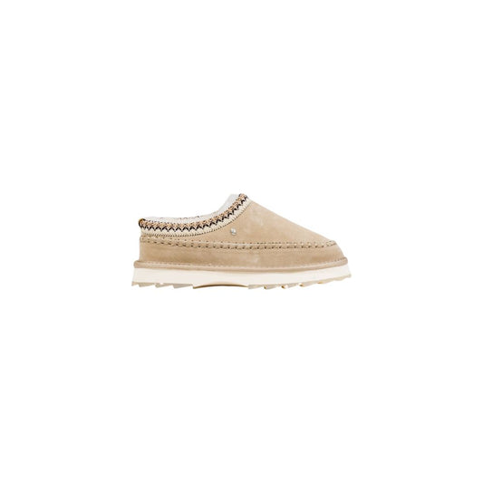 Slip-On Scuff Slippers by EMU Australia for women in leather gray features an effortless chic silhouette from the Women's Leather Slip-On Scuff Slippers collection, showcasing a and effortless chic .