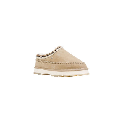Slip-On Scuff Slippers by EMU Australia for women in leather gray features an effortlessly elegant silhouette, showcasing the Women's Leather Slip-On Scuff Slippers design with an effortlessly elegant and a for a effortlessly elegant look.