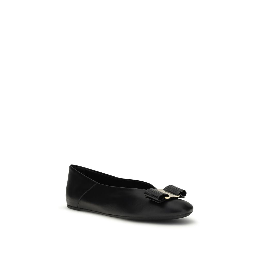 Ballet Flat Shoes by Ferragamo for women in bos taurus calf leather black showcases a dynamic silhouette, artfully capturing Women's Bos Taurus Calf Leather Ballet Flat Shoes through its distinctive and elegant .