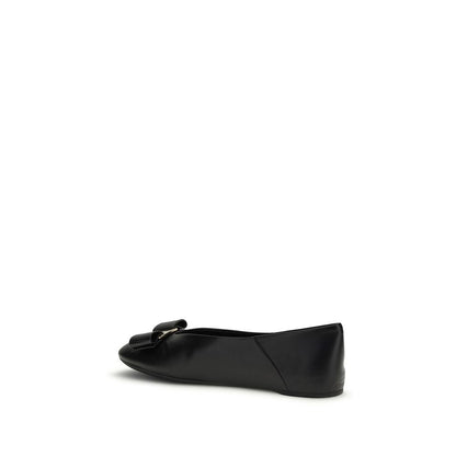 Ballet Flat Shoes by Ferragamo for women in bos taurus calf leather black features an captivating silhouette, showcasing the captivating style of the Women's Bos Taurus Calf Leather Ballet Flat Shoes with its distinct and refined .