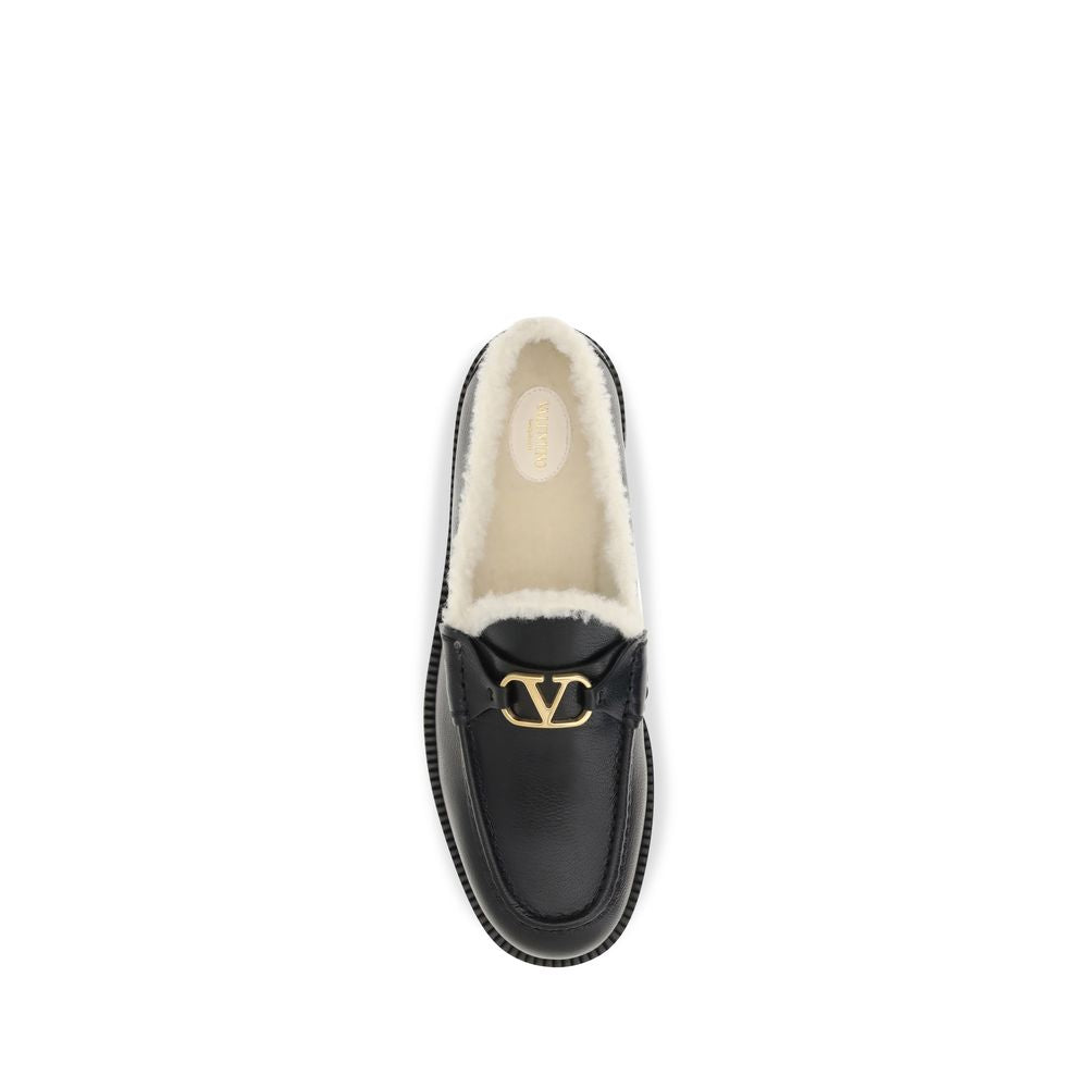 This Flat Loafer Slip-On Shoes by Valentino Garavani for women in bost taurus calf leather & fur black features an exquisite silhouette from the V Logo Women's Bost Taurus Calf Leather & Fur Flat Loafer Slip-On Shoes collection, defined by a sophisticated flat and elegant round toe style.