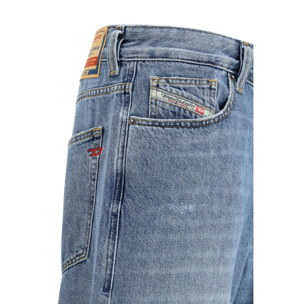 Jeans by Diesel for men in organic cotton denim blue features a polished silhouette with a polished tapered-leg, relaxed-fit & regular-fit, reaching a polished long and finished with a polished mid rise.