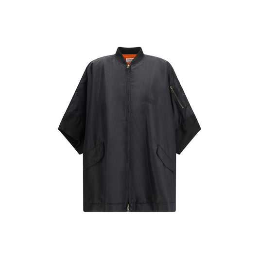 Cape by MM6 for women in polyamide twill black showcases a enveloping silhouette, elegantly detailed with a enveloping and premium lightweight & pockets.